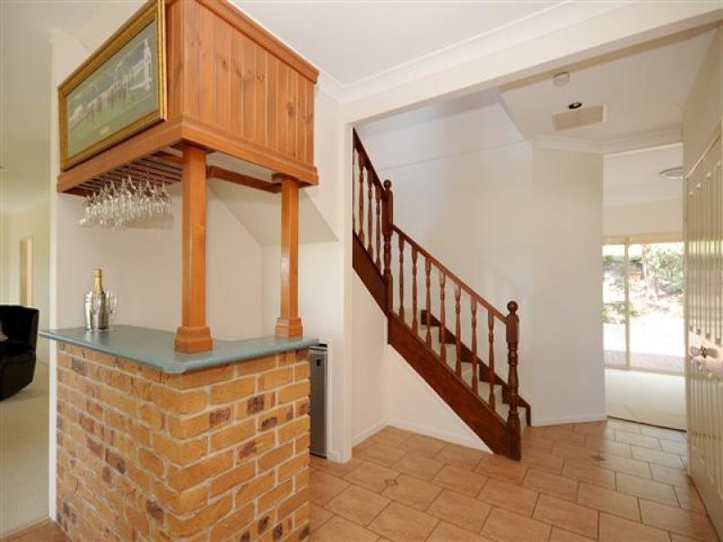 8 Lanbar Court, Glenvale QLD 4350