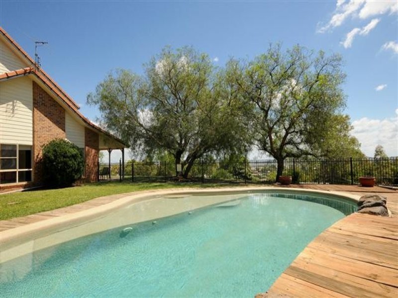 8 Lanbar Court, Glenvale QLD 4350