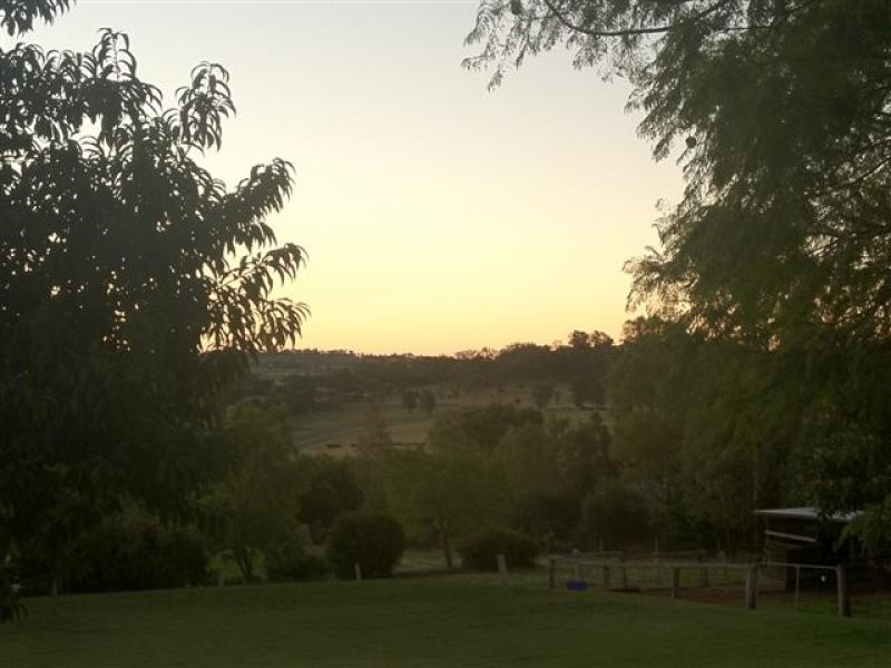 8 Lanbar Court, Glenvale QLD 4350