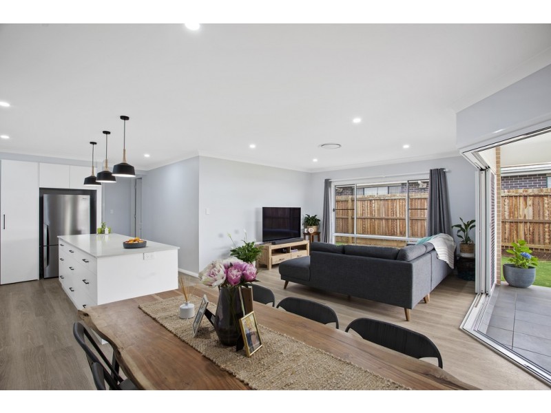 16 Meares Street, Kearneys Spring QLD 4350