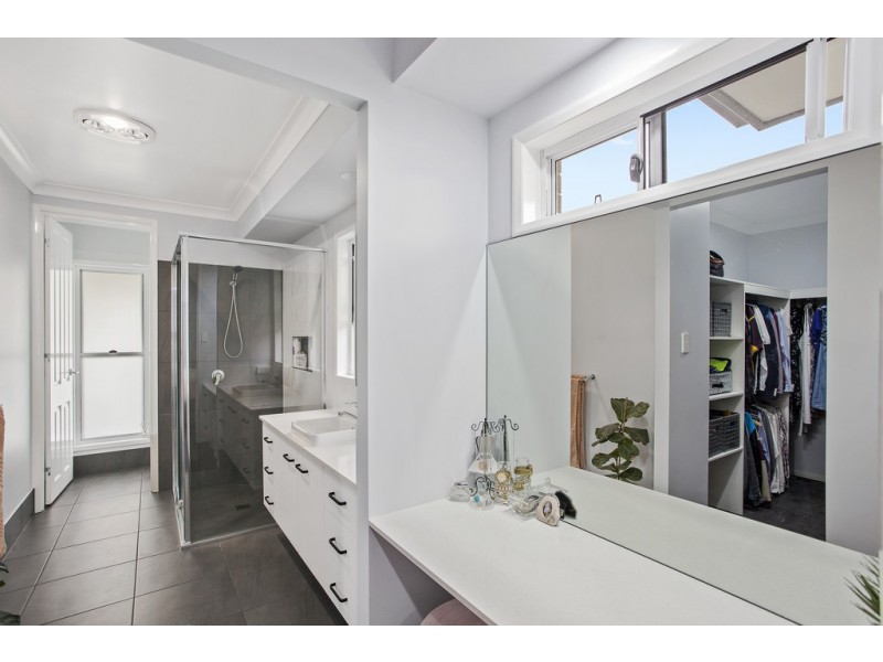 16 Meares Street, Kearneys Spring QLD 4350