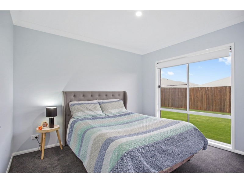 16 Meares Street, Kearneys Spring QLD 4350