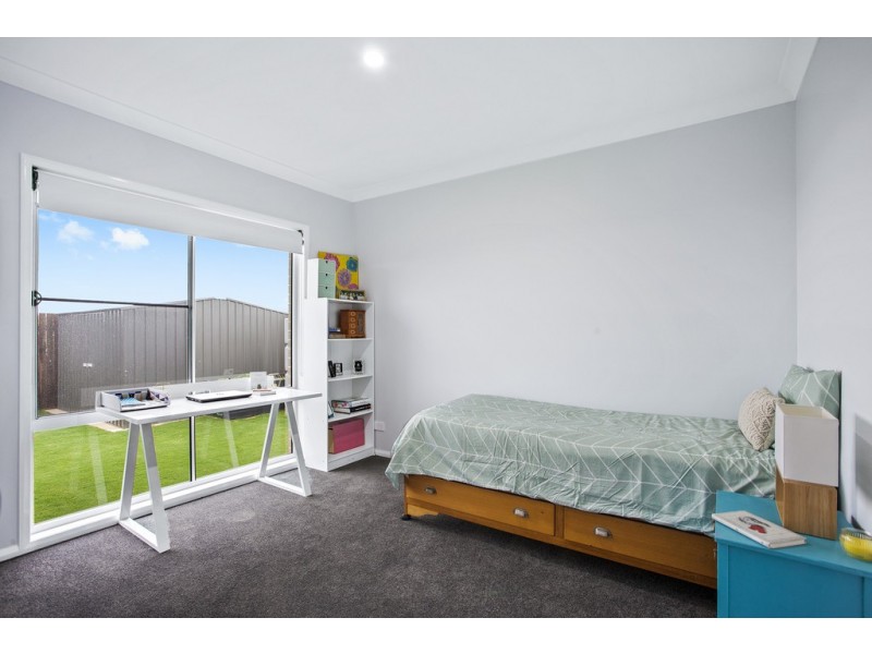 16 Meares Street, Kearneys Spring QLD 4350