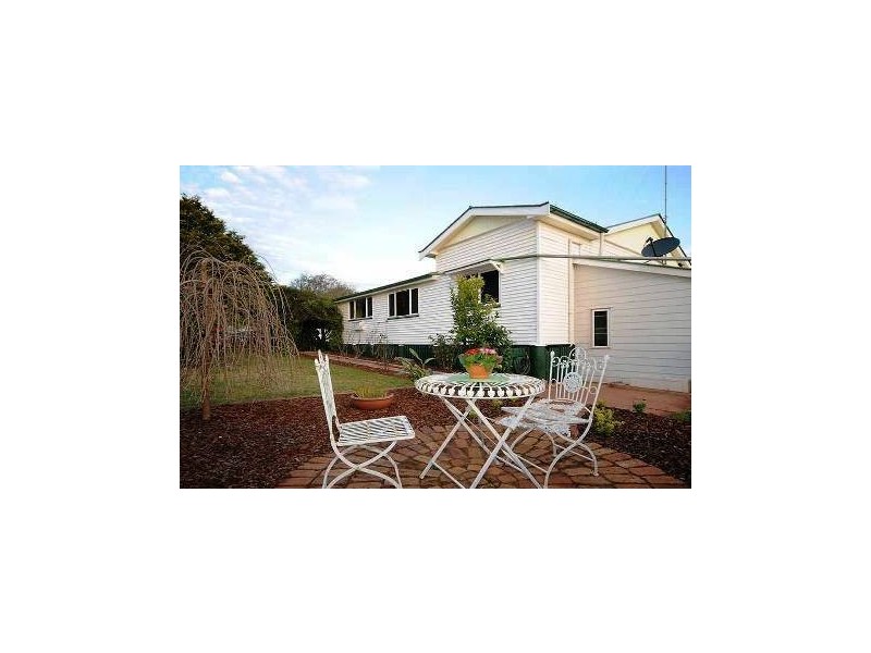 9 Hampshire Street, North Toowoomba QLD 4350