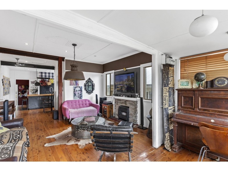 102a Stuart Street, Mount Lofty QLD 4350