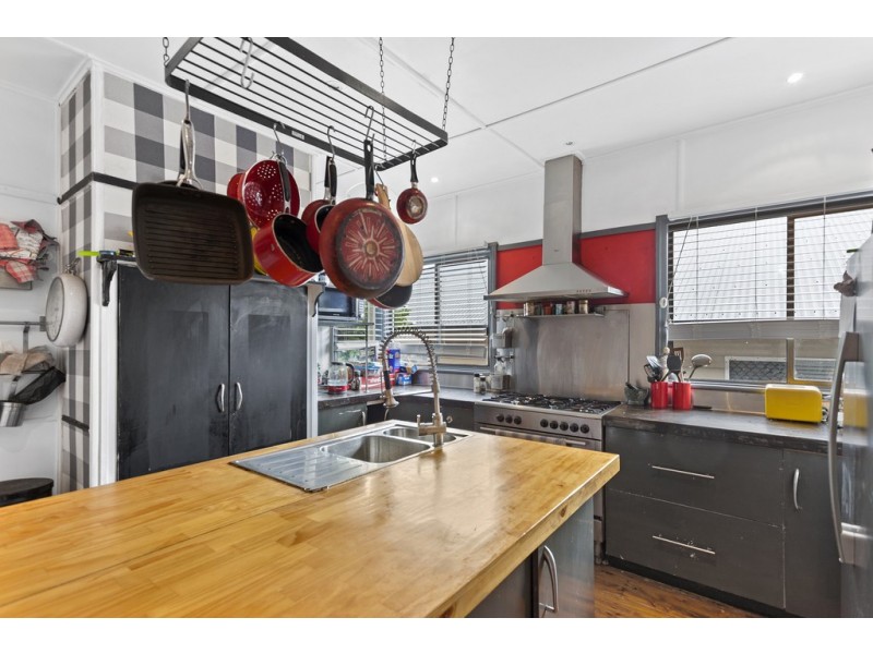 102a Stuart Street, Mount Lofty QLD 4350