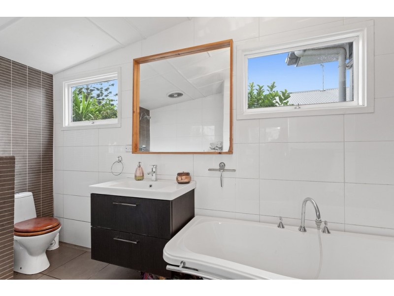 102a Stuart Street, Mount Lofty QLD 4350