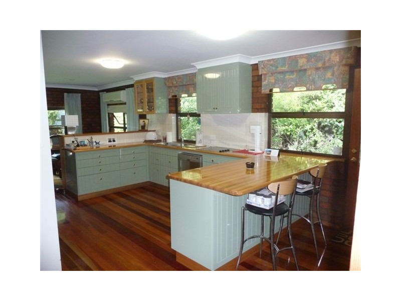 1  Golf Course Drive, Middle Ridge QLD 4350