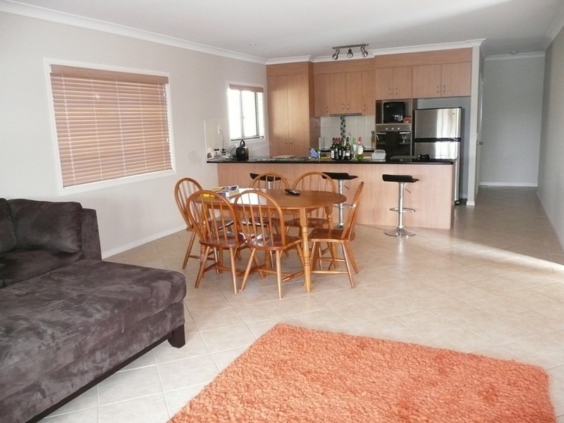 2/8a  Derwak Street, Harristown QLD 4350