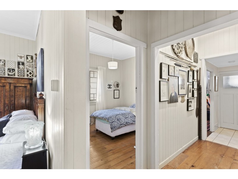 57 Mary Street, Mount Lofty QLD 4350