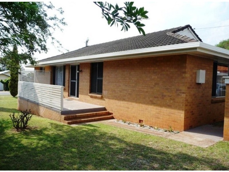 18 Sinclair Street, East Toowoomba QLD 4350