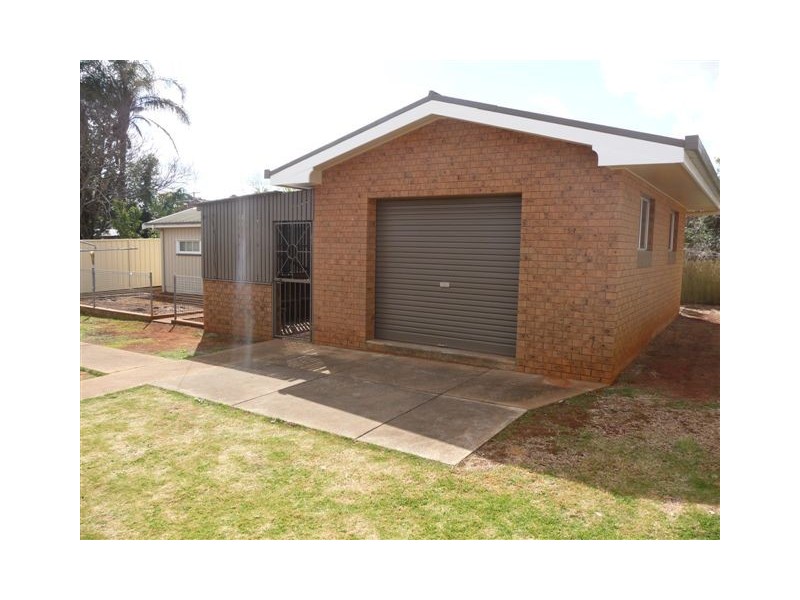 25 Friend Street, Harristown QLD 4350