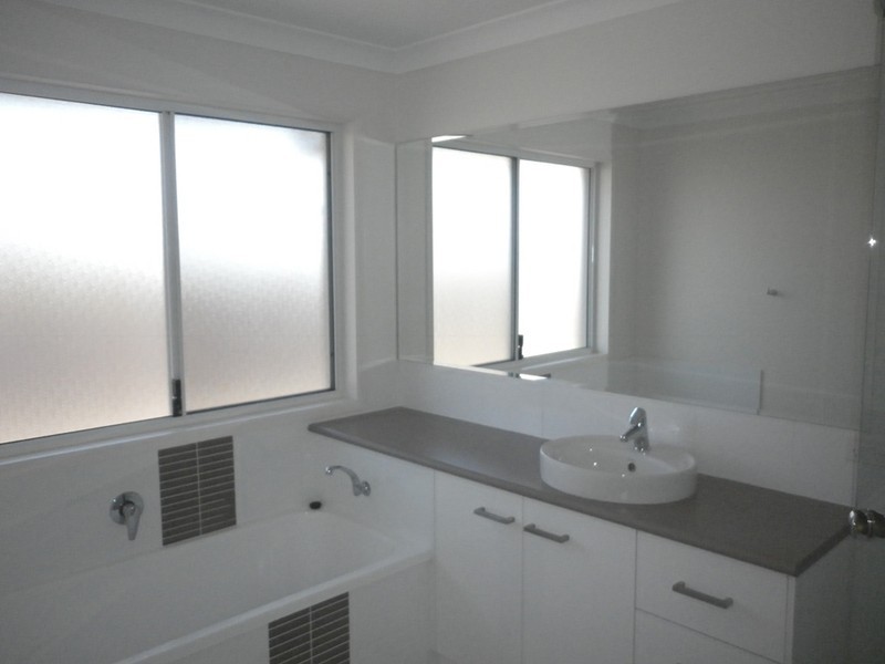 32 Elizabeth Street, Westbrook QLD 4350