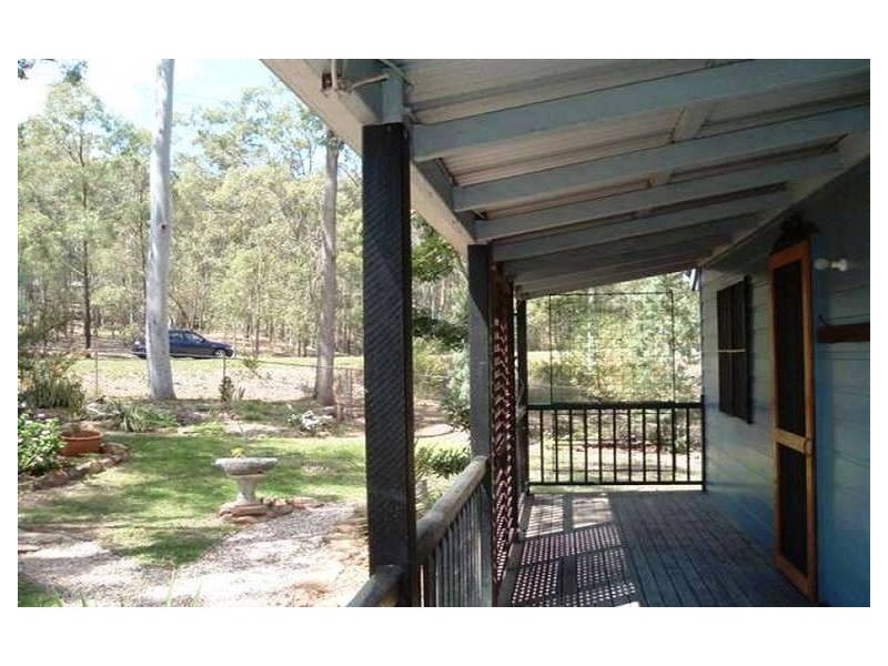 8 Woodland Crescent, Withcott QLD 4352