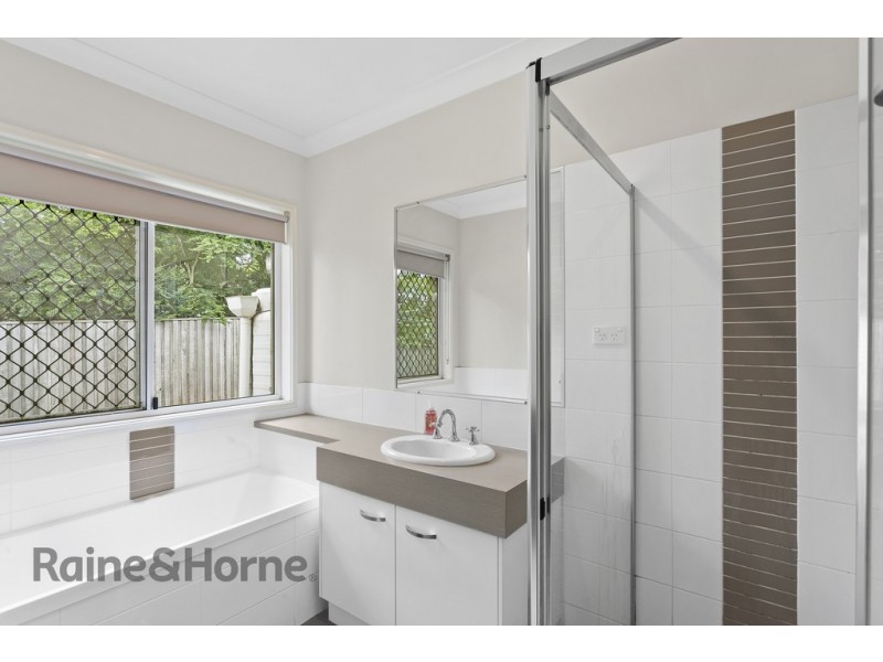 26 Rhyde Street, Mount Lofty QLD 4350