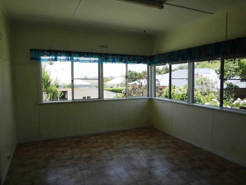 6 Miller Street, Harristown QLD 4350