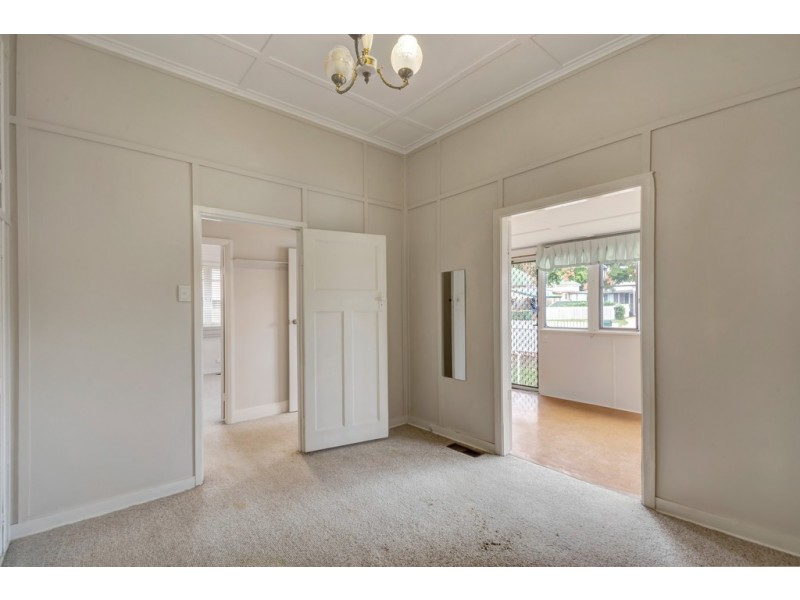 1 Albert Street, Newtown QLD 4350