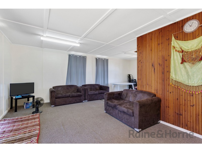 40 Poinciana Street, Newtown QLD 4350