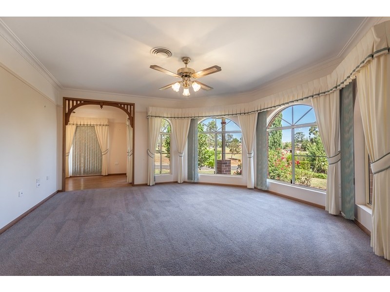 84 Bouganvillea Drive, Middle Ridge QLD 4350