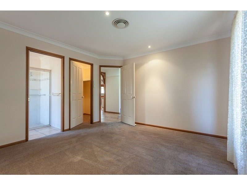 84 Bouganvillea Drive, Middle Ridge QLD 4350