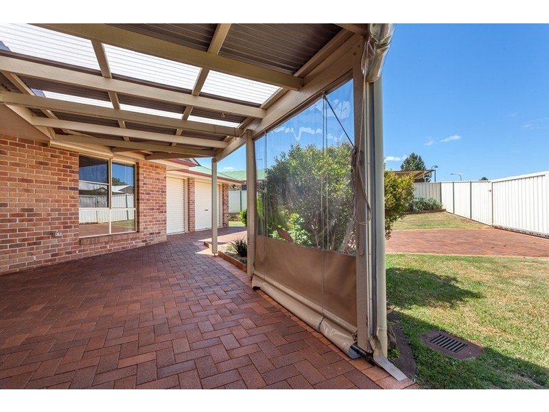 84 Bouganvillea Drive, Middle Ridge QLD 4350