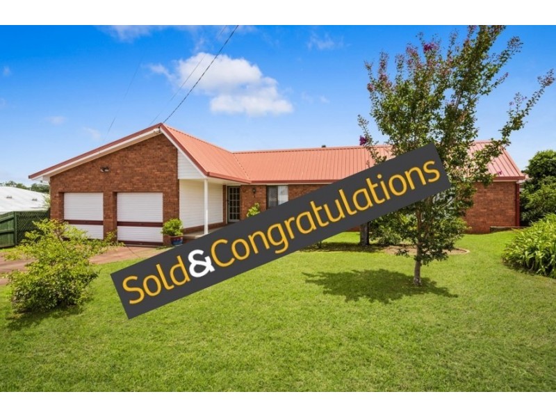 8 Diane Court, Centenary Heights QLD 4350