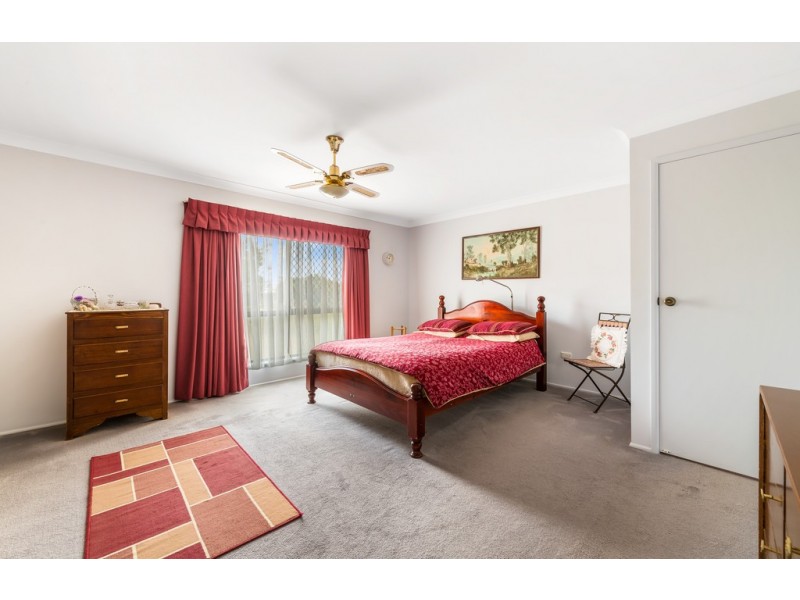8 Diane Court, Centenary Heights QLD 4350