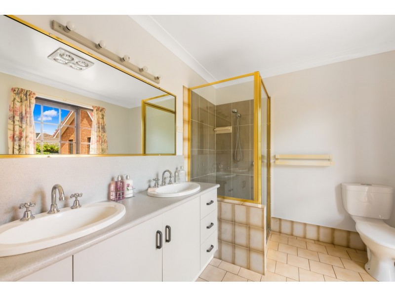 8 Diane Court, Centenary Heights QLD 4350