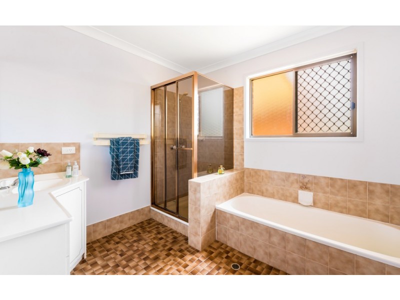 8 Diane Court, Centenary Heights QLD 4350