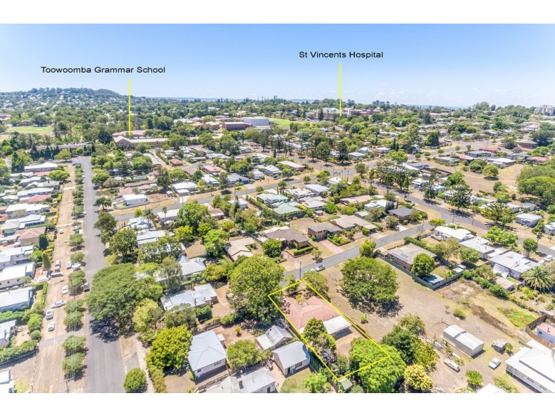 8 Coral Street, East Toowoomba QLD 4350
