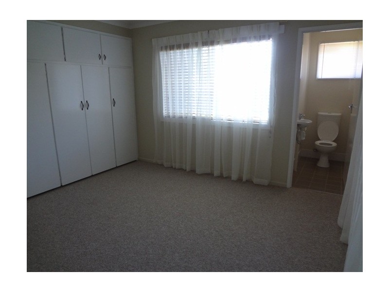 6 MCINTYRE STREET, Centenary Heights QLD 4350