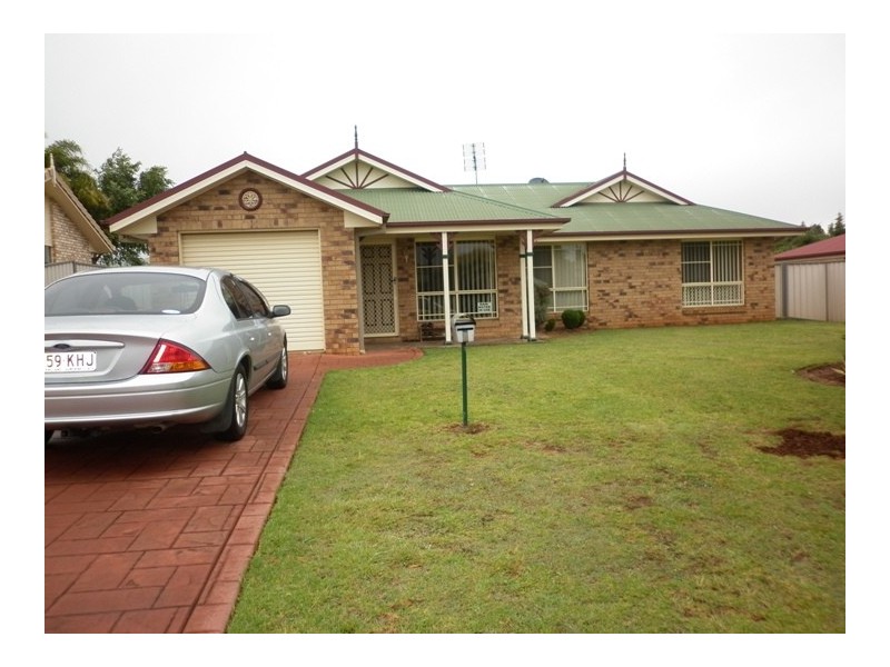 8 Alroe Court, Middle Ridge QLD 4350