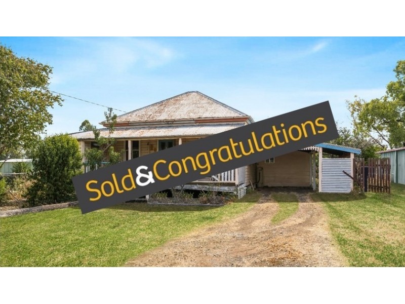 12 Railway Street, Cambooya QLD 4358