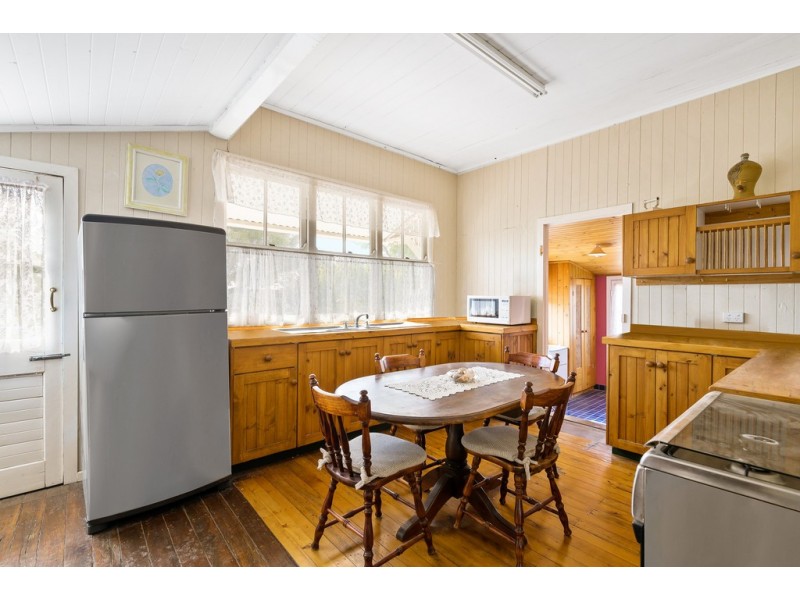 12 Railway Street, Cambooya QLD 4358