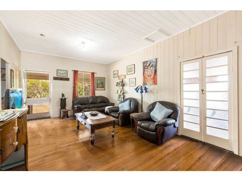 12 Railway Street, Cambooya QLD 4358