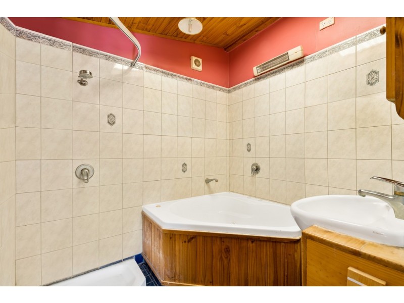 12 Railway Street, Cambooya QLD 4358