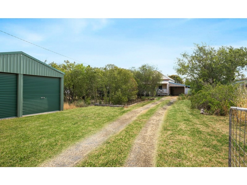 12 Railway Street, Cambooya QLD 4358