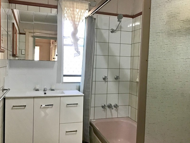 169 Campbell Street, Newtown QLD 4350