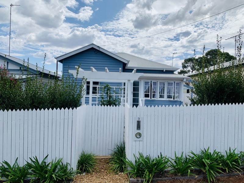 3 Trevethan Street, Mount Lofty QLD 4350