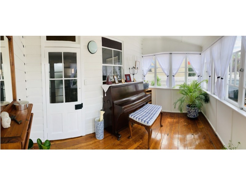 3 Trevethan Street, Mount Lofty QLD 4350