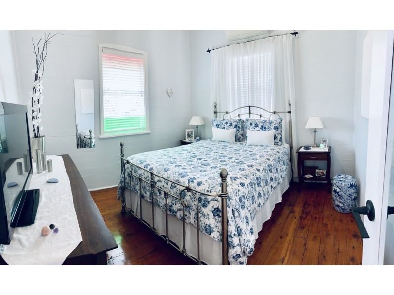 3 Trevethan Street, Mount Lofty QLD 4350