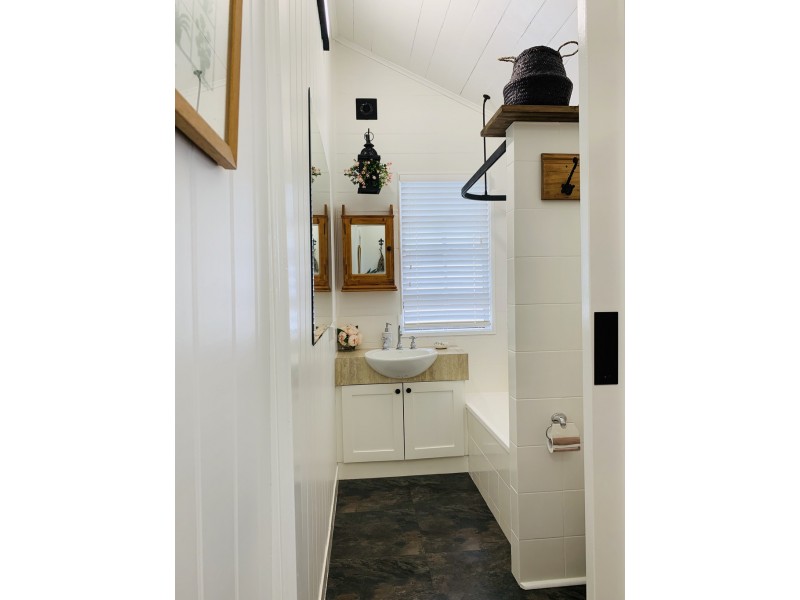 3 Trevethan Street, Mount Lofty QLD 4350