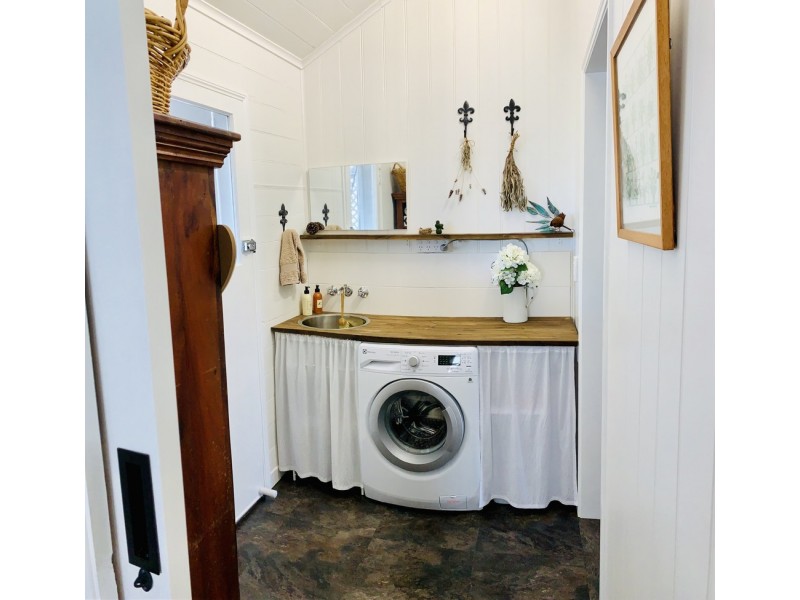 3 Trevethan Street, Mount Lofty QLD 4350