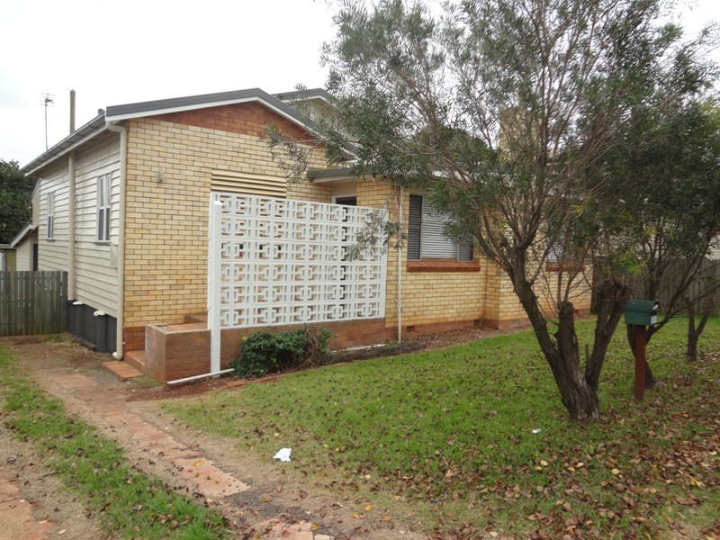 111 Ruthven Street, Harlaxton QLD 4350