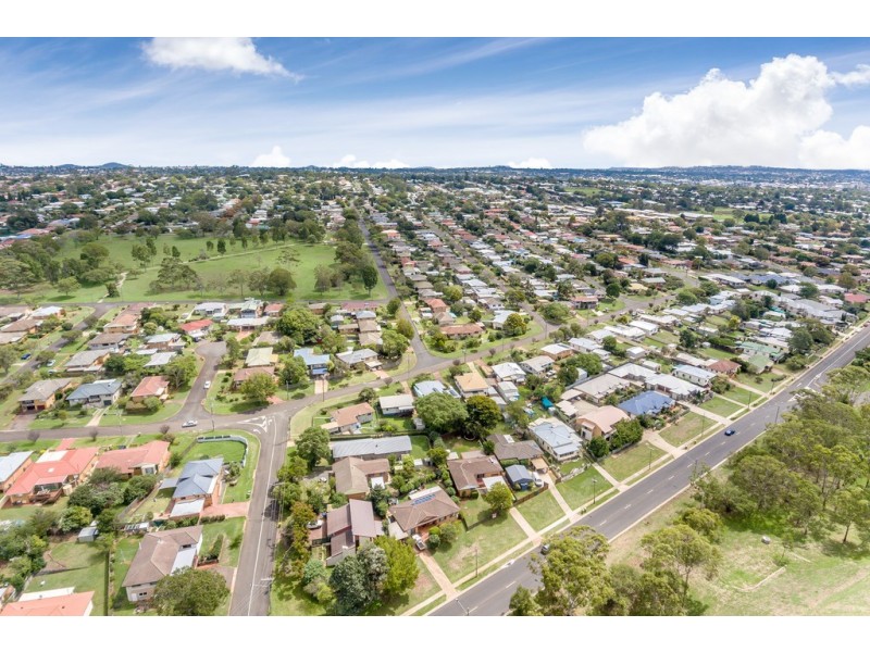 235a Mackenzie Street, Centenary Heights QLD 4350