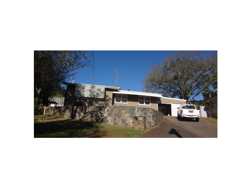 4 Beck Street, Mount Lofty QLD 4350