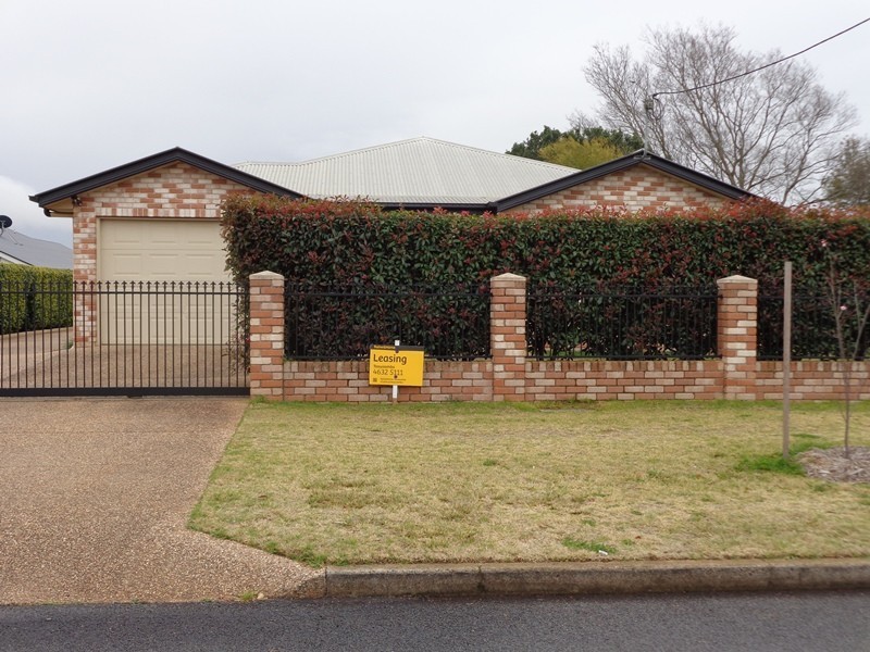 1/9 Albert Street, Newtown QLD 4350