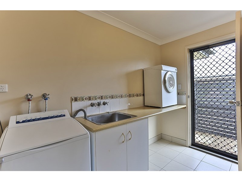 1/9 Albert Street, Newtown QLD 4350