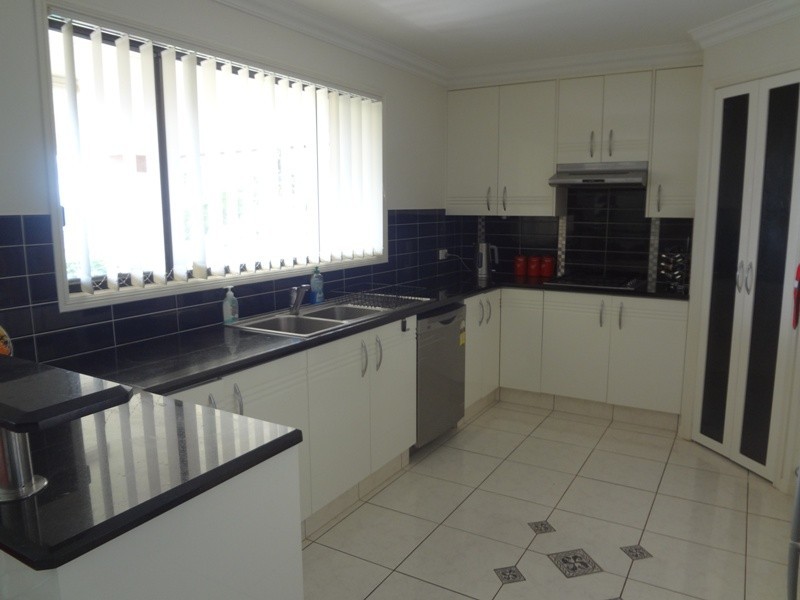 4 Banksdale Drive, Middle Ridge QLD 4350