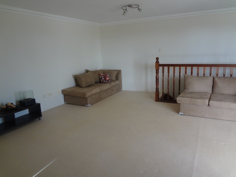 4 Banksdale Drive, Middle Ridge QLD 4350